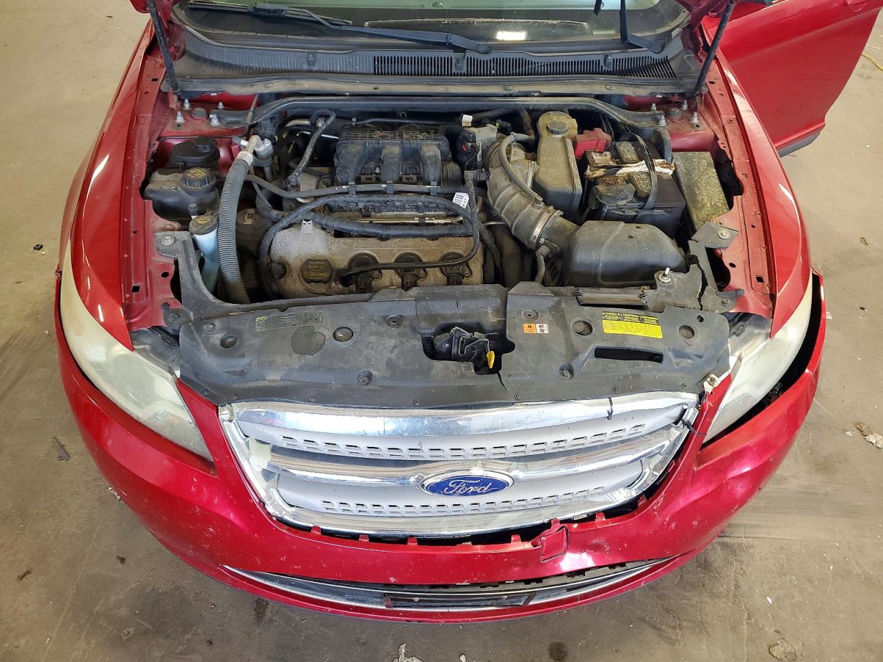 2012 Ford Taurus Limited Red vin: 1FAHP2FW1CG103628