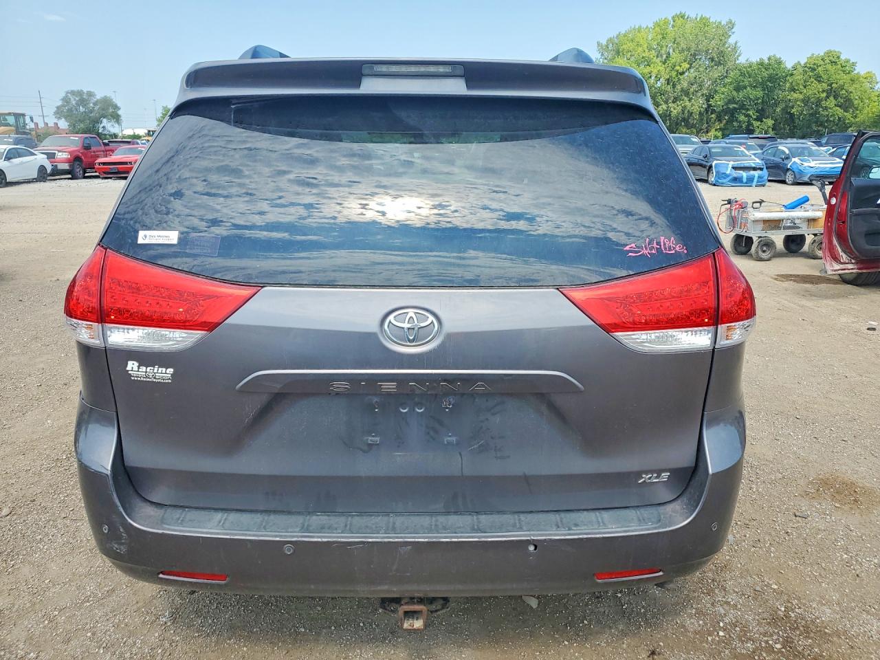 2014 Toyota Sienna Xle 8-passenger Gray vin: 5TDYK3DC7ES510093
