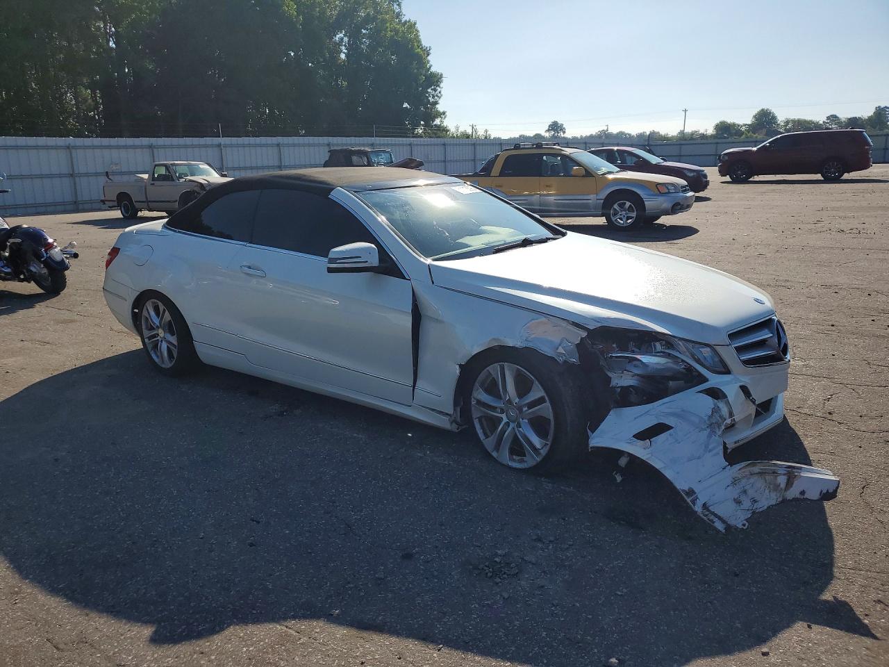 2011 Mercedes-benz E 350 White vin: WDDKK5GFXBF106648