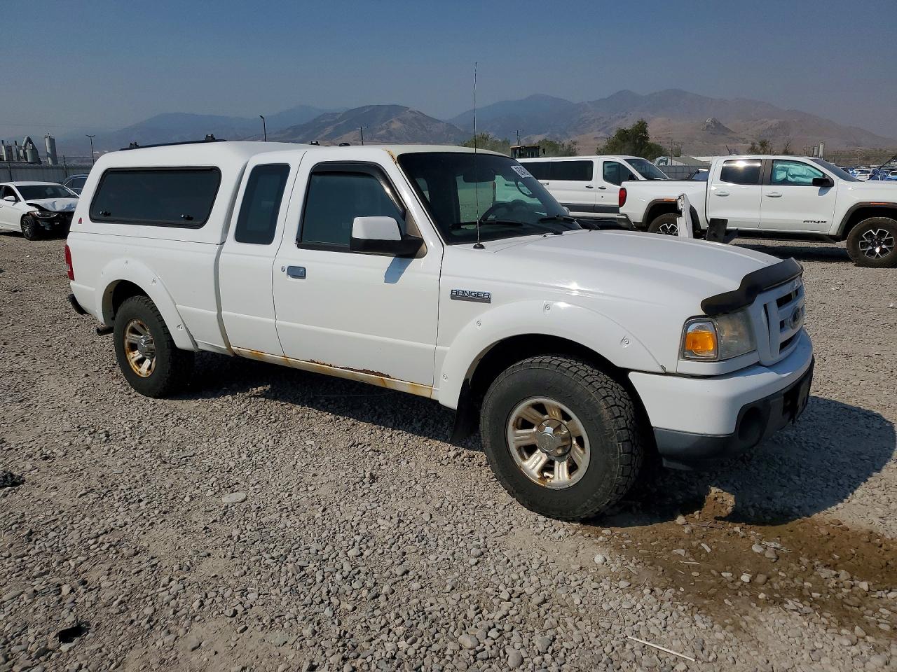 2010 Ford Ranger Super Cab White vin: 1FTLR4FE6APA11297