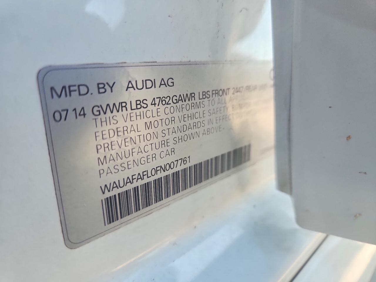 2015 Audi A4 Premium Белый vin: WAUAFAFL0FN007761