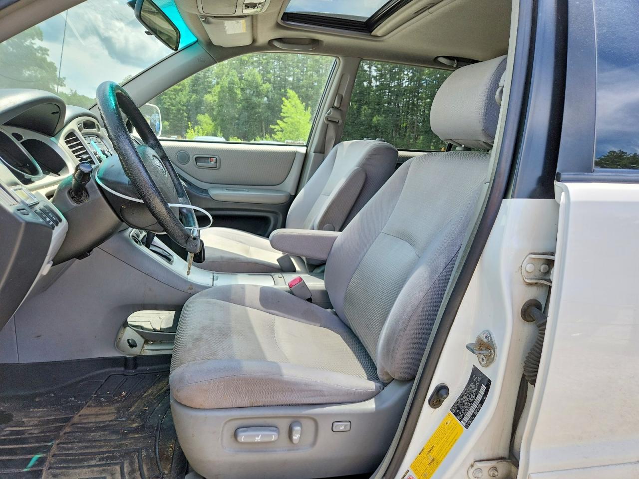 2004 Toyota Highlander Base White vin: JTEEP21AX40022349