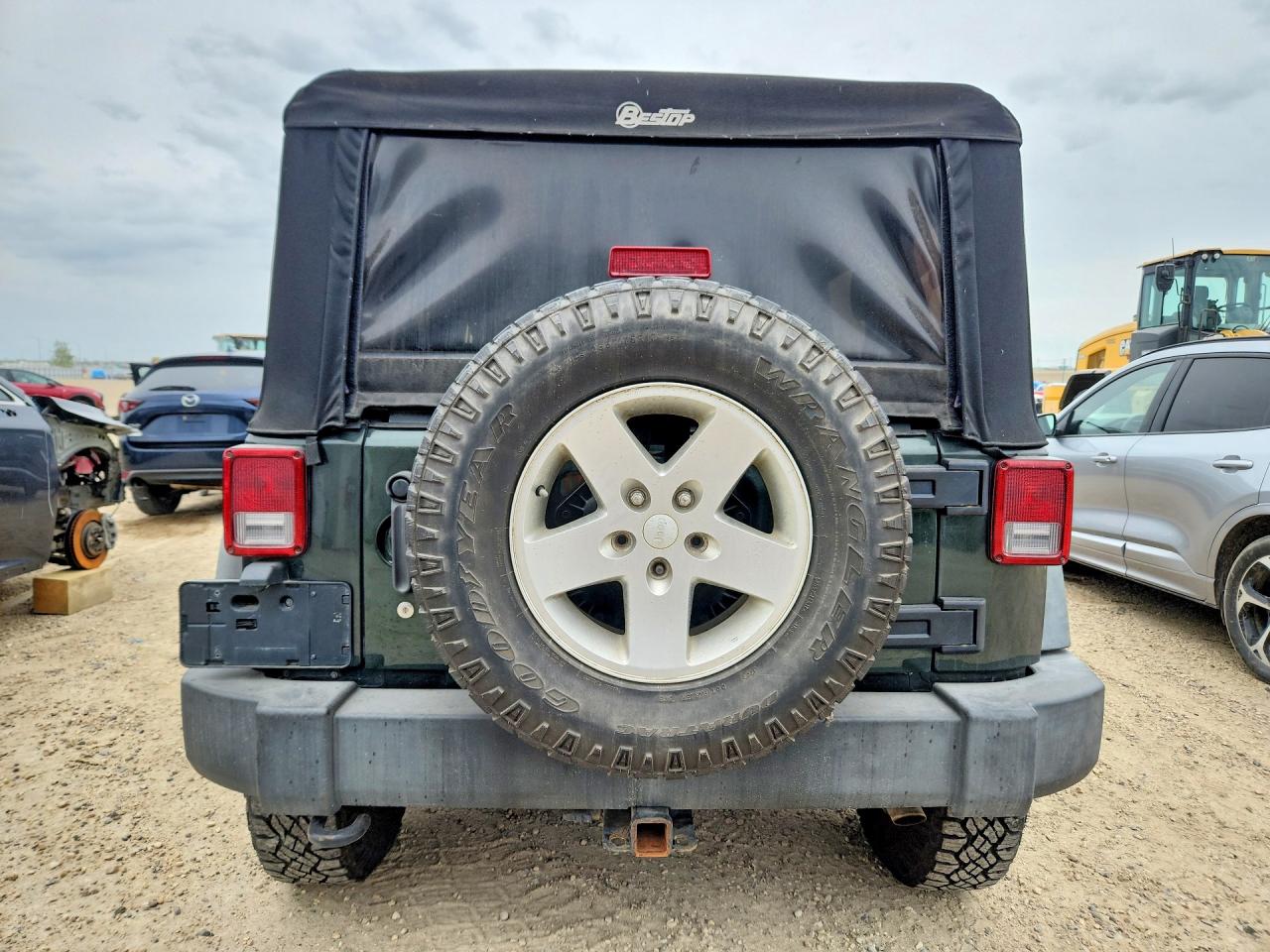 2012 Jeep Wrangler Unlimited Sport Green vin: 1C4BJWDG3CL100399
