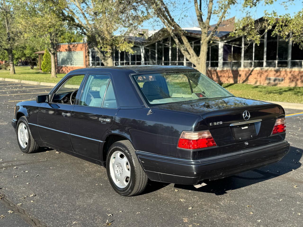 1995 Mercedes-benz E 320 Base Blue vin: WDBEA32E2SC266939