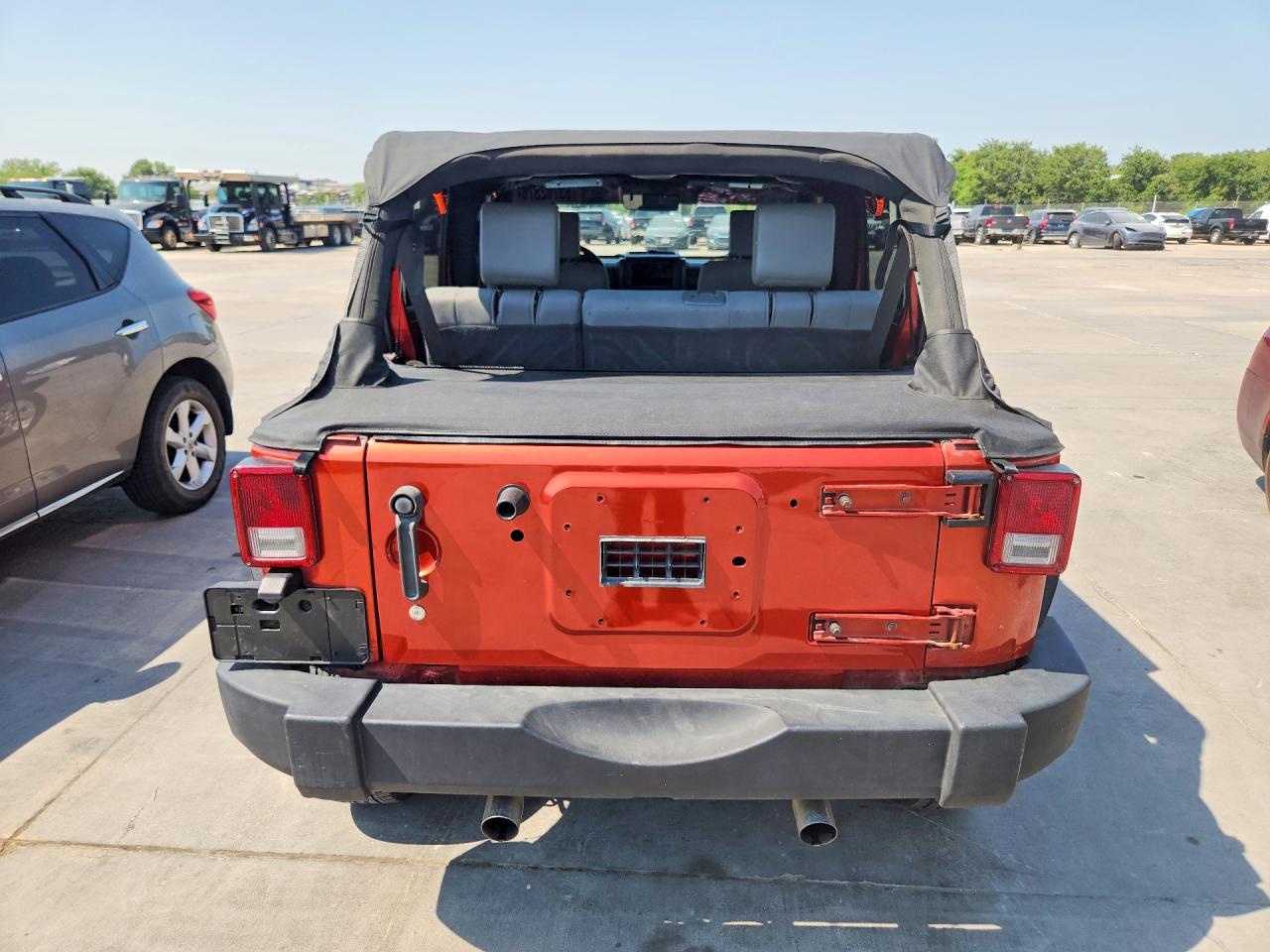 2009 Jeep Wrangler Unlimited Rubicon Red vin: 1J4GA69199L769399