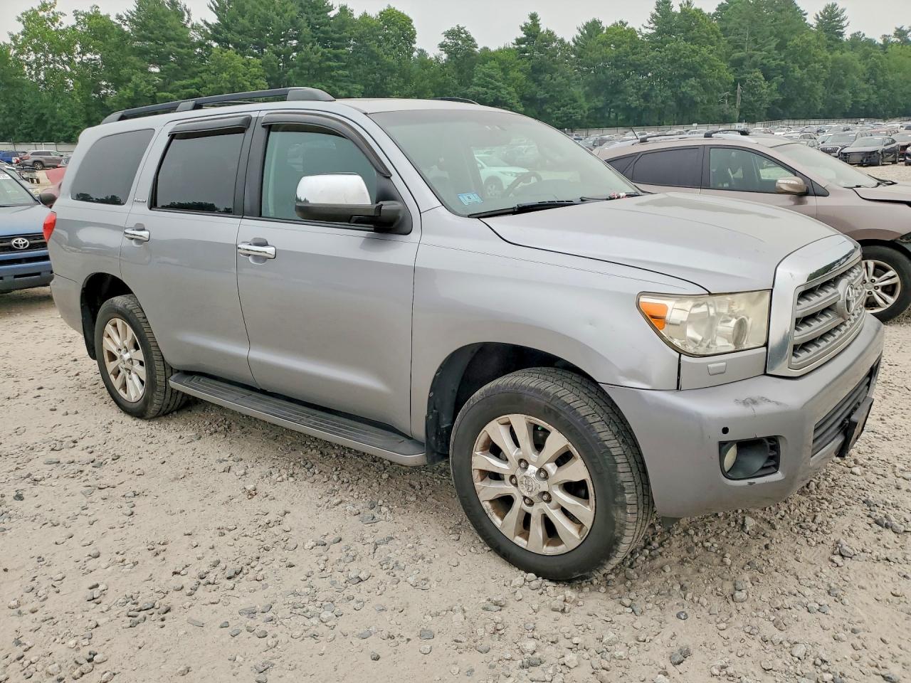 2011 Toyota Sequoia Platinum Silver vin: 5TDDY5G18BS049968