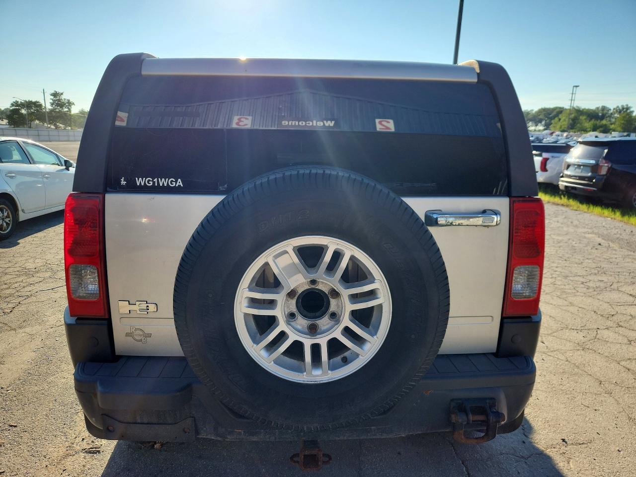 2008 Hummer H3 Silver vin: 5GTEN13E388132910