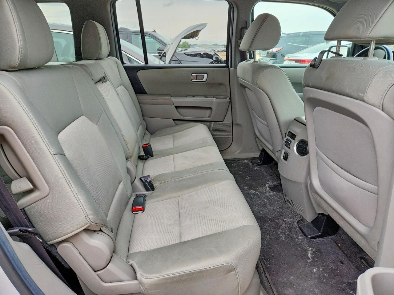 2012 Honda Pilot Lx Silver vin: 5FNYF4H20CB012847
