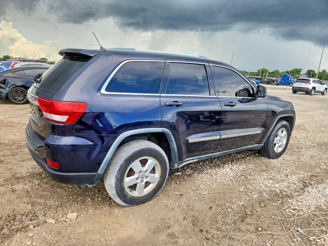 2011 Jeep Grand Cherokee Laredo Blue vin: 1J4RR4GG2BC540873