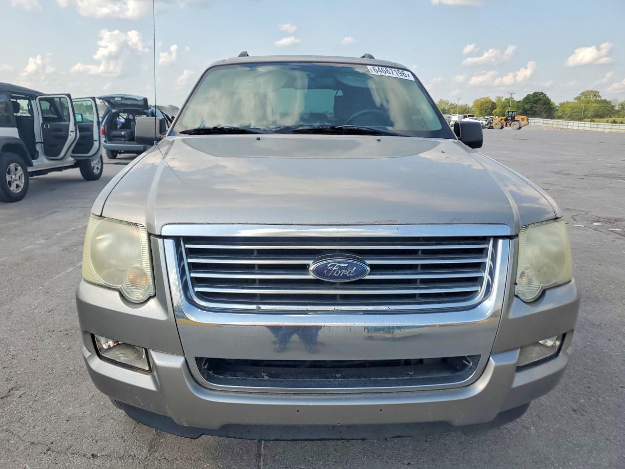 2008 Ford Explorer Xlt Silver vin: 1FMEU73888UB22772