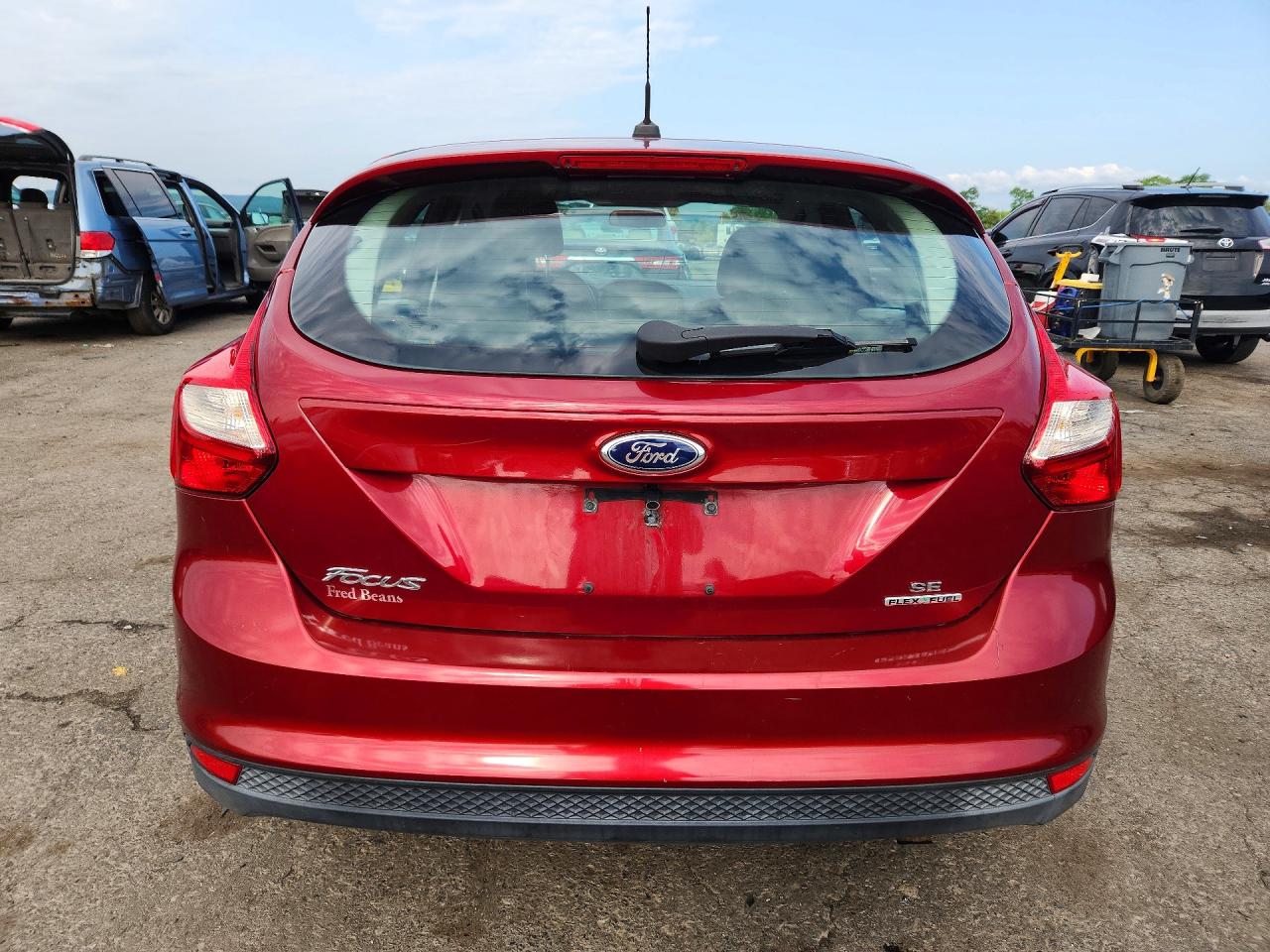 2014 Ford Focus Se Red vin: 1FADP3K26EL302689