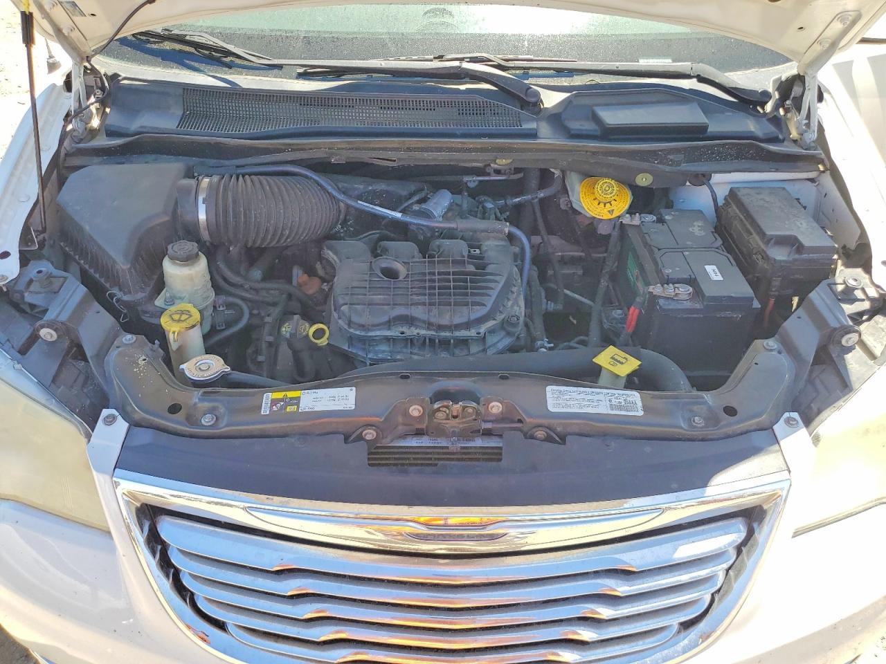 2014 Chrysler Town & Country Touring White vin: 2C4RC1BG4ER446177