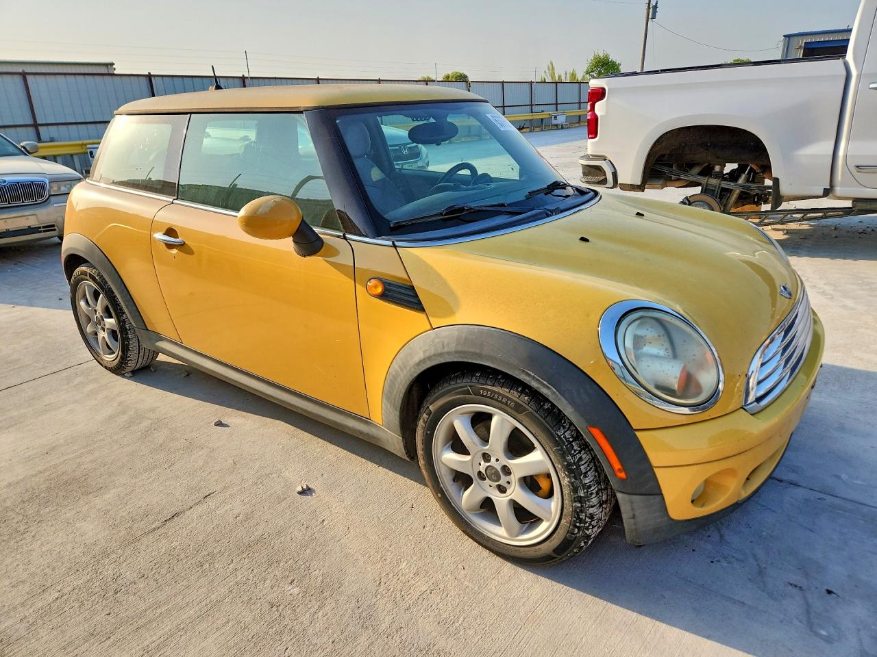 2009 Mini Cooper Yellow vin: WMWMF33509TU70997