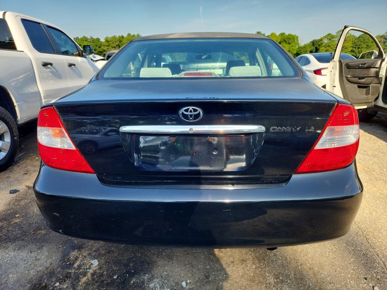 2002 Toyota Camry Le Black vin: 4T1BE32K42U085524