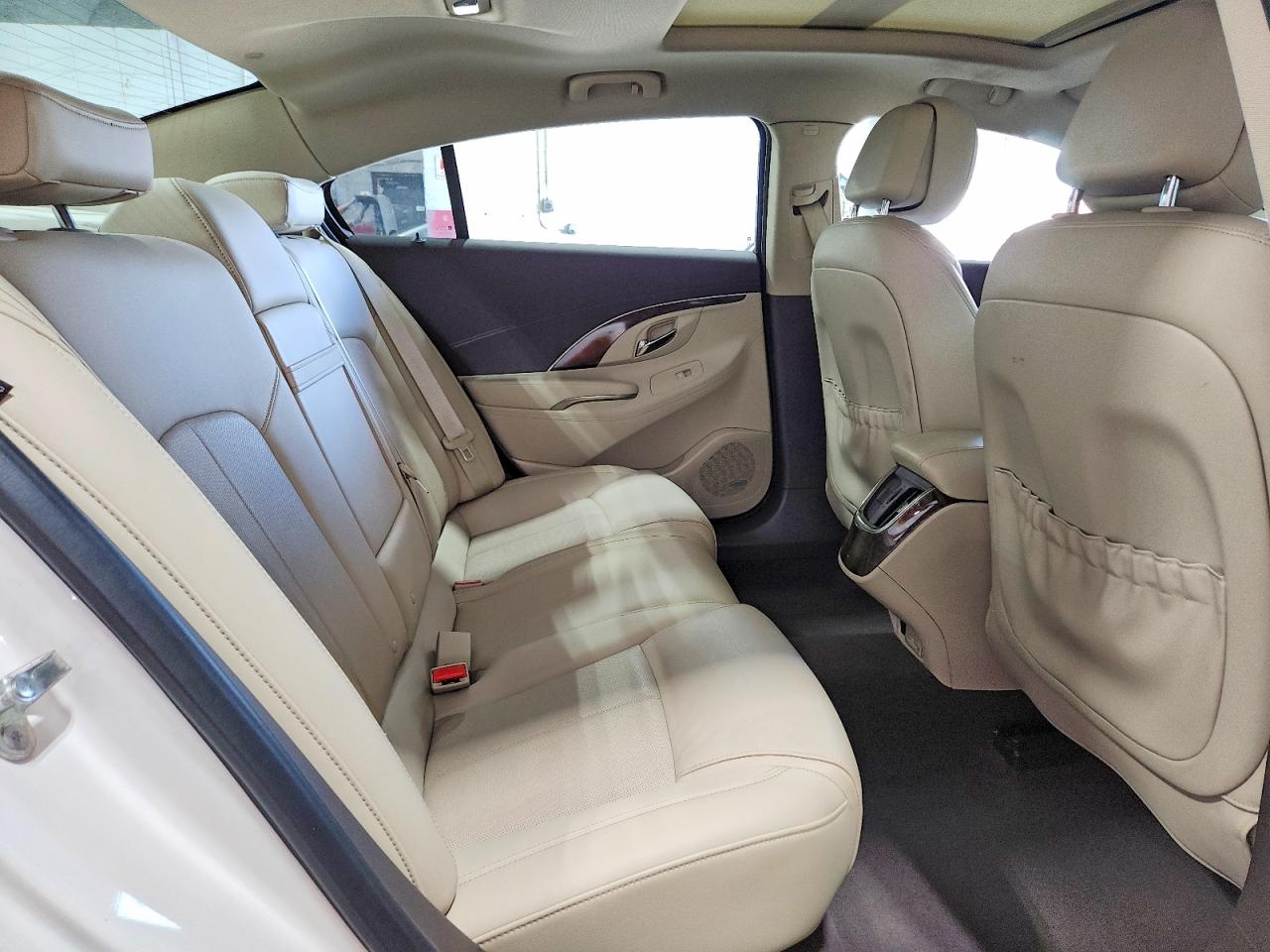 2014 Buick Lacrosse Premium White vin: 1G4GE5G37EF248601