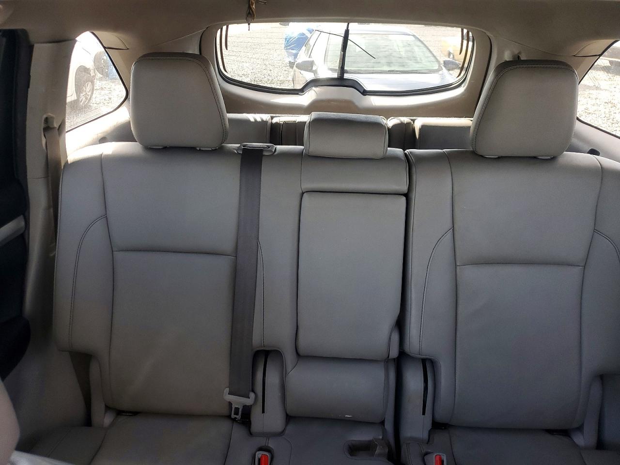 2019 Toyota Highlander Xle Silver vin: 5TDKZRFH2KS554219