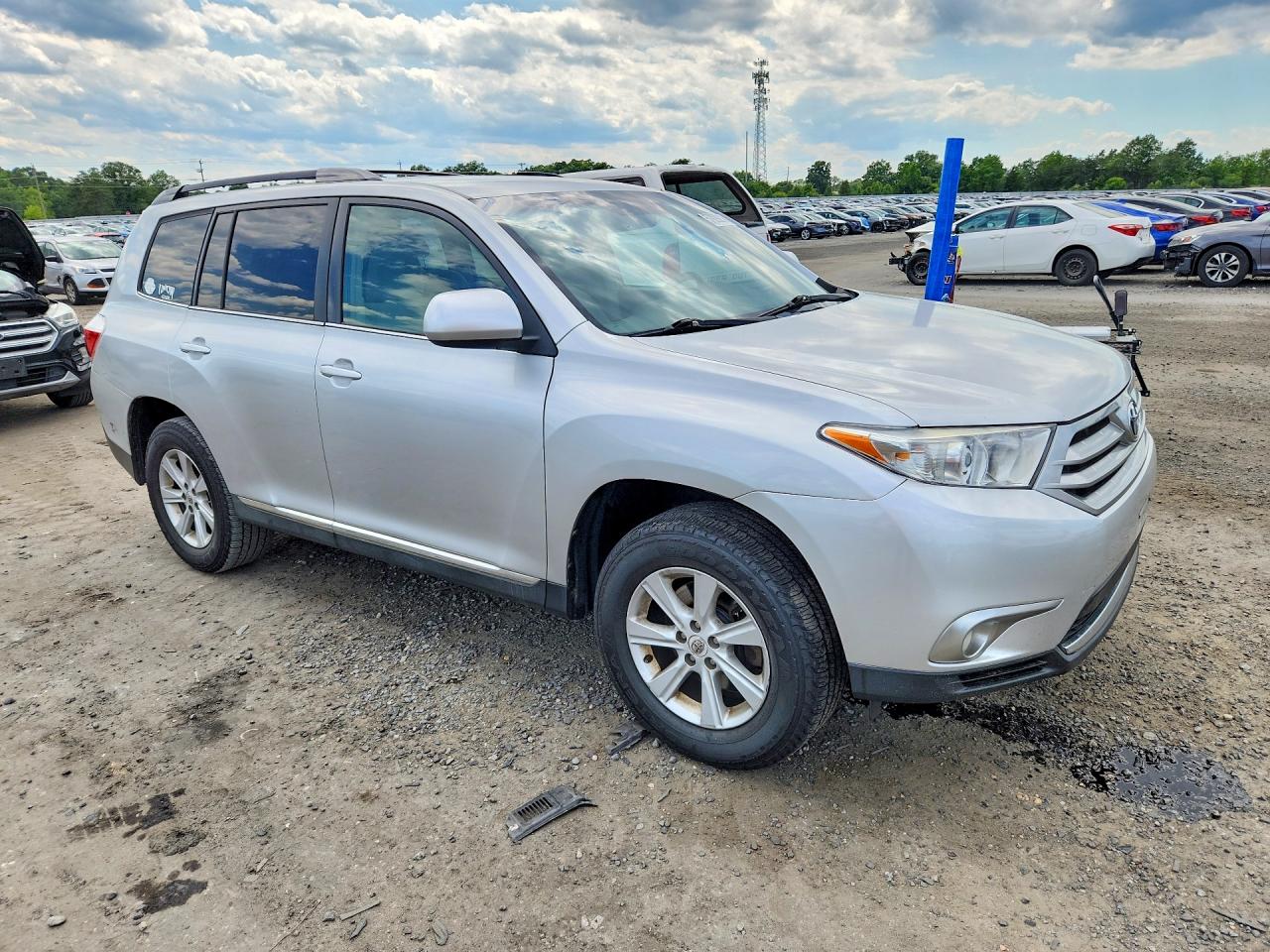 2011 Toyota Highlander Base Silver vin: 5TDBK3EH1BS073204