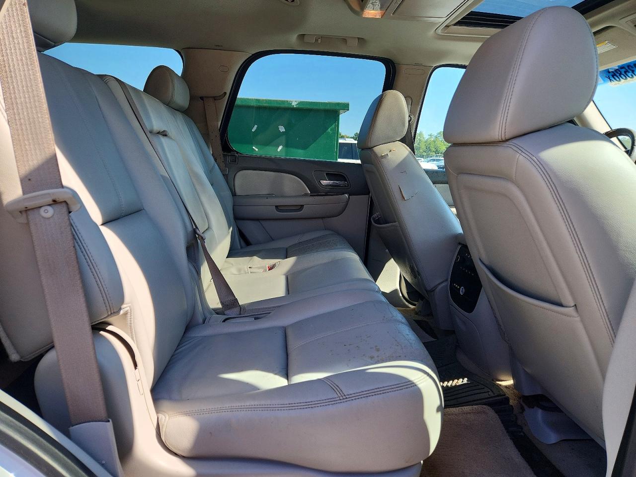 2008 Chevrolet Tahoe C1500 White vin: 1GNFC13068R115140