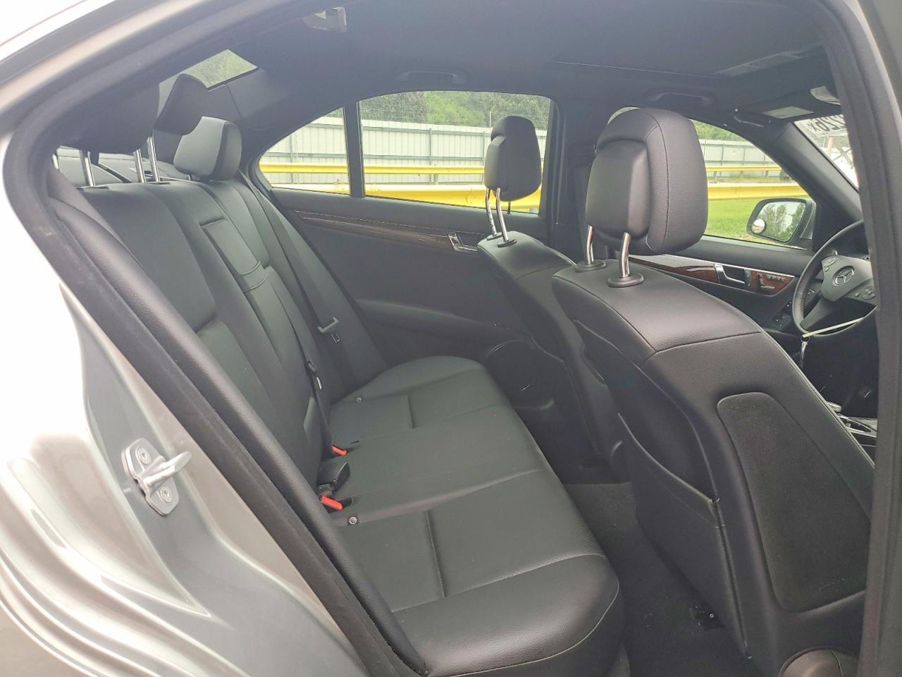 2009 Mercedes-benz C 300 4matic Silver vin: WDDGF81X89F218968