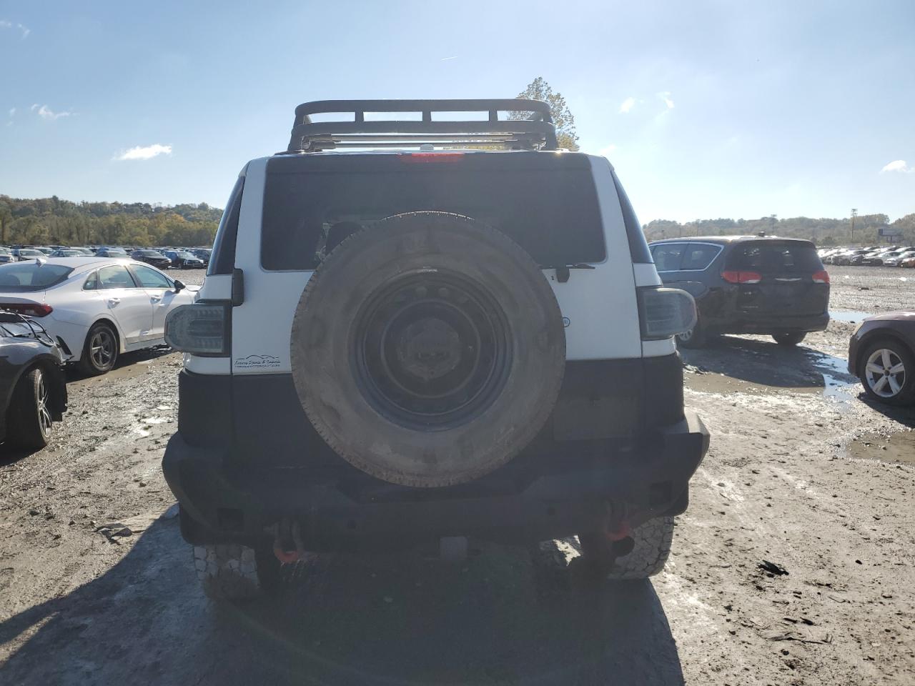 2013 Toyota Fj Cruiser White vin: JTEBU4BF6DK169998