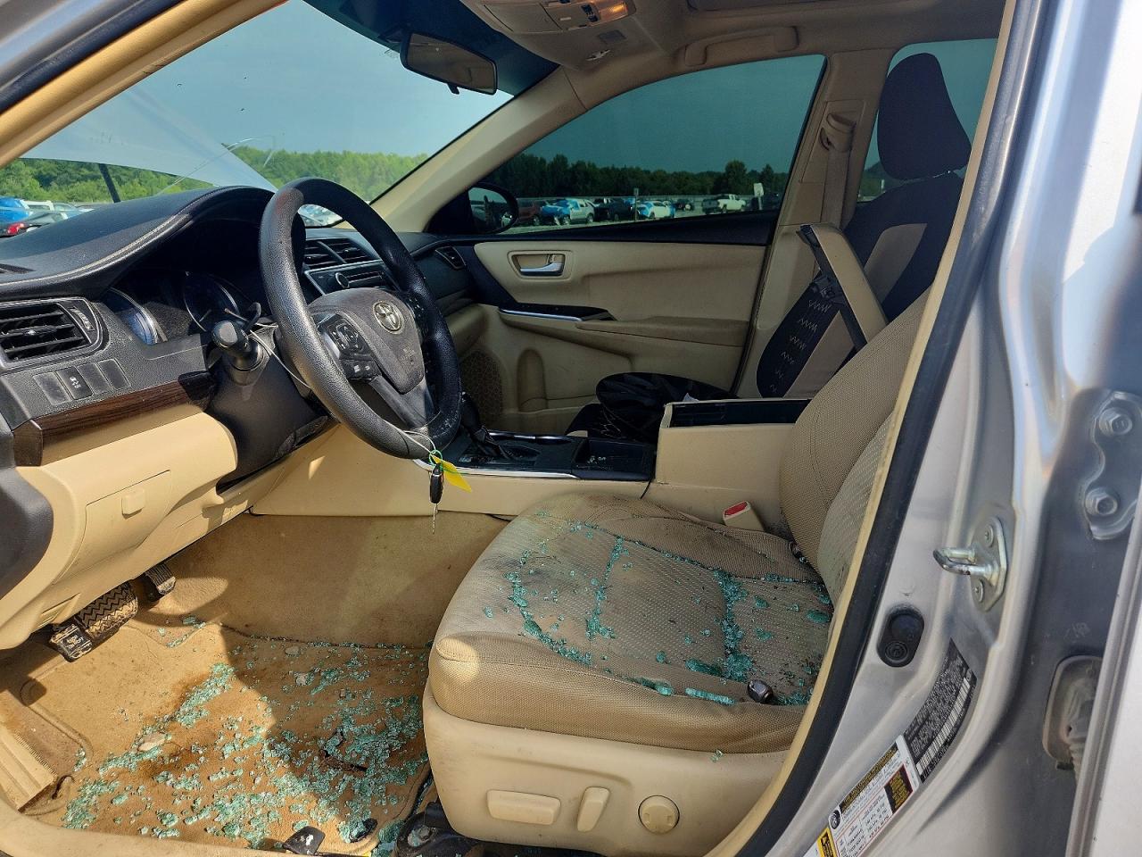 2015 Toyota Camry Le Серебряный vin: 4T4BF1FKXFR454457