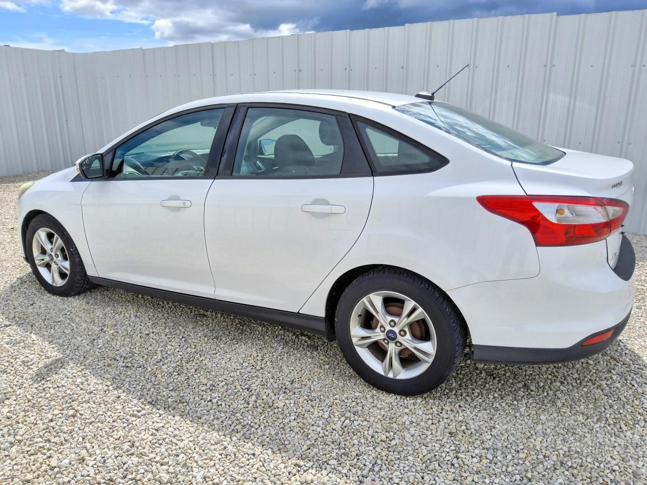 2014 Ford Focus Se White vin: 1FADP3F22EL345890