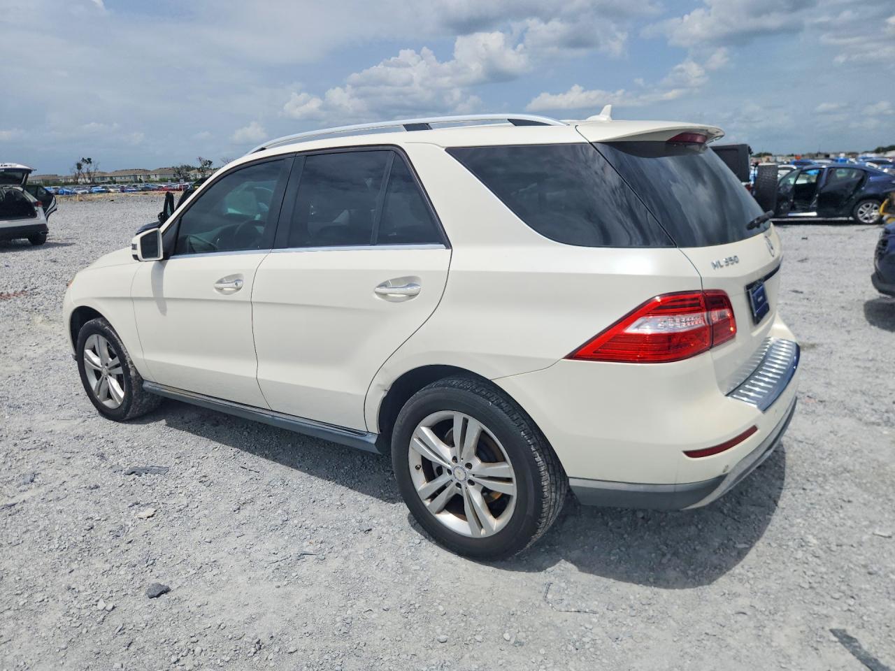 2015 Mercedes-benz Ml 350 White vin: 4JGDA5JB9FA455729