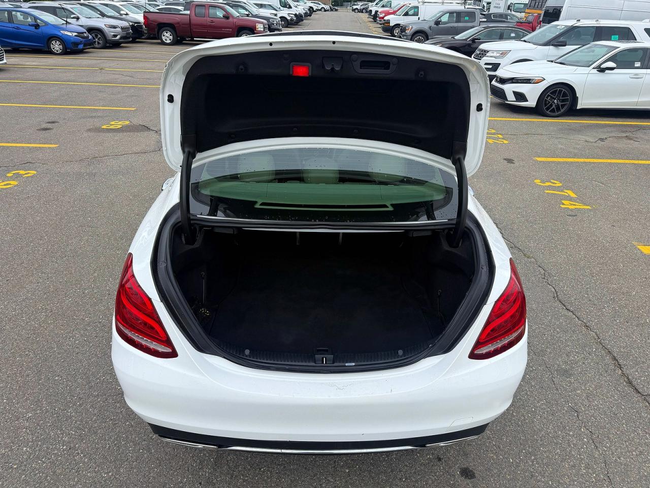 2017 Mercedes-benz C 300 4matic White vin: 55SWF4KB7HU198313