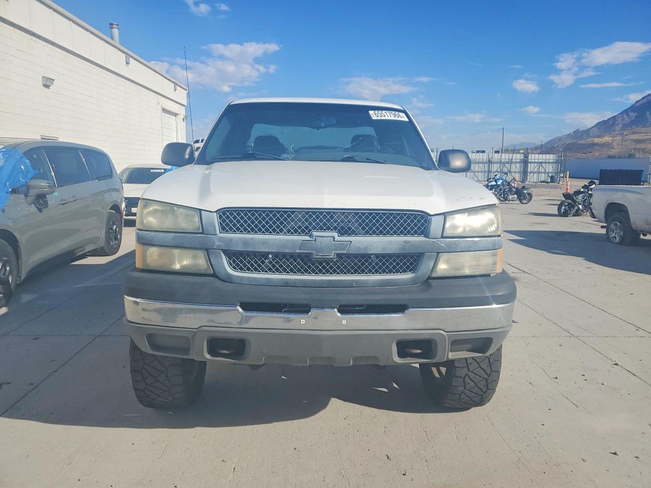 2005 Chevrolet Silverado K1500 White vin: 1GCEK19V95E175670