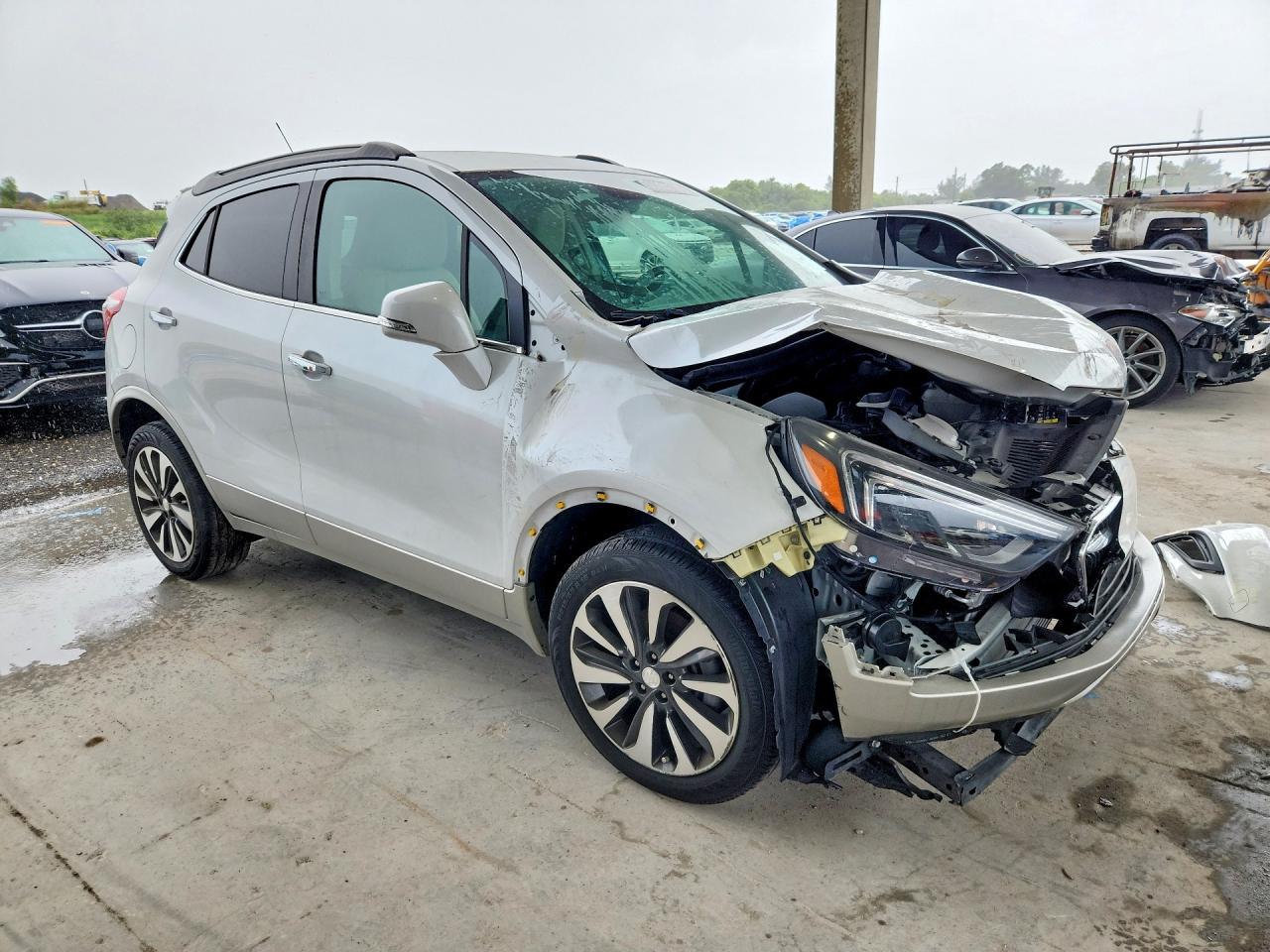 2018 Buick Encore Essence White vin: KL4CJCSB2JB558006