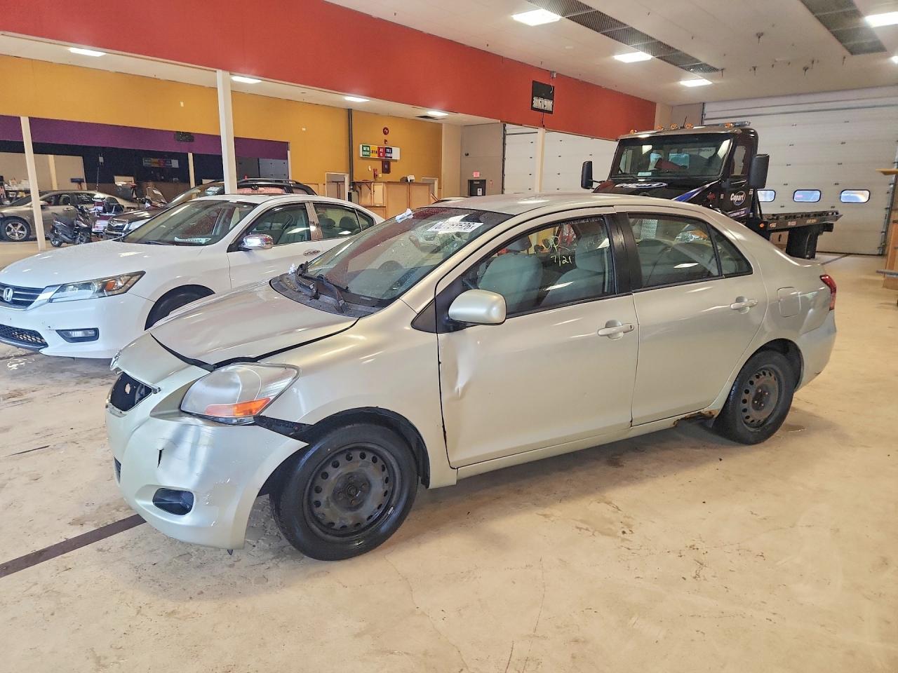 2007 Toyota Yaris Base Gold vin: JTDBT923971108343