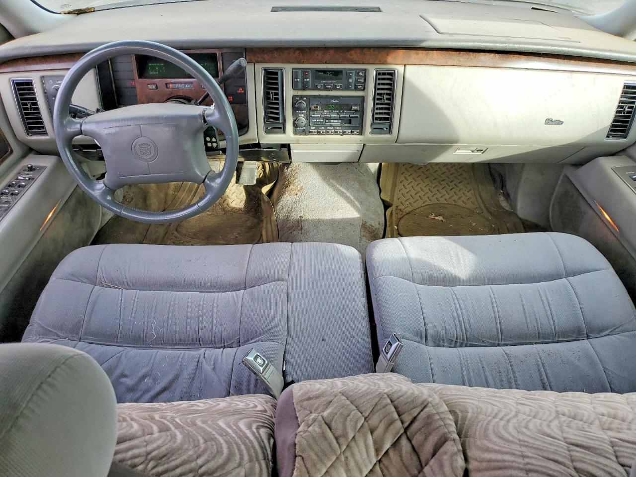 1995 Cadillac Fleetwood Base Silver vin: 1G6DW52P3SR714391