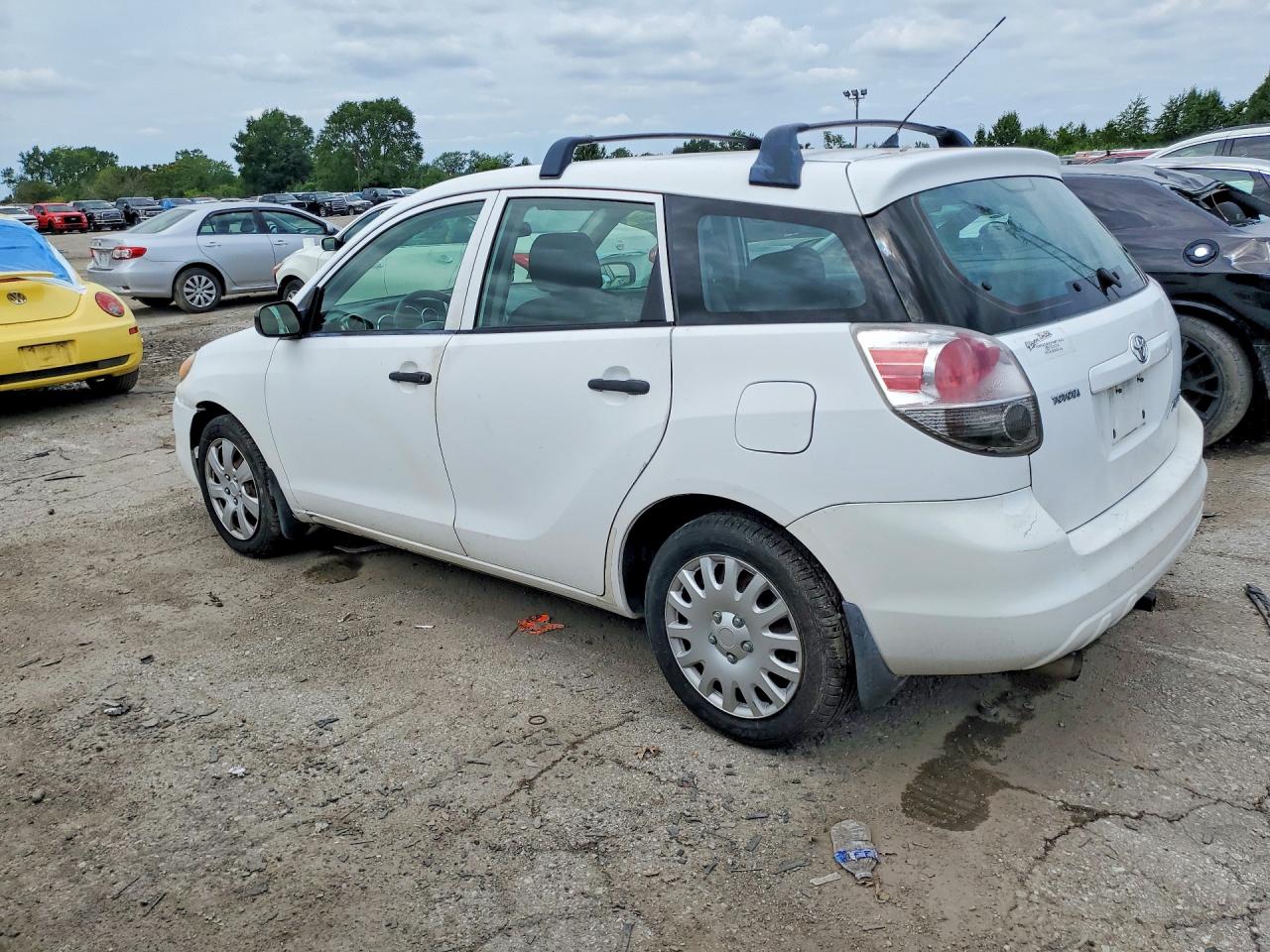 2007 Toyota Matrix Base White vin: 2T1KR32E87C671408