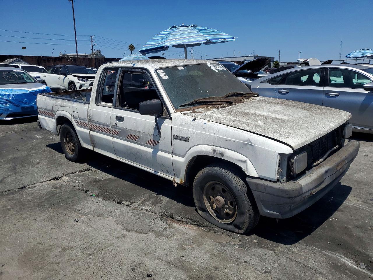 1991 Mazda B2600 Cab Plus White vin: JM2UF3146M0156368