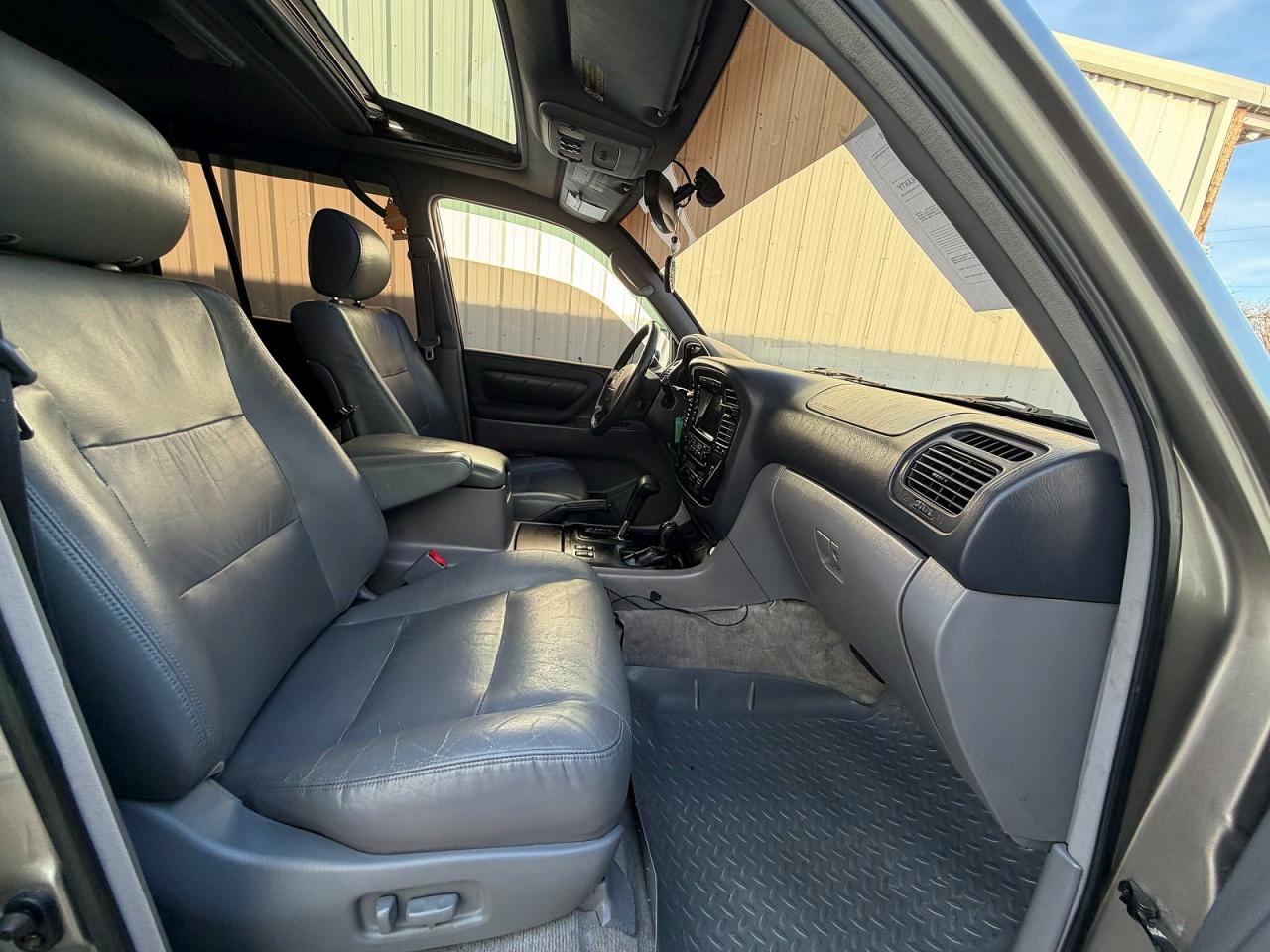 2002 Toyota Land Cruiser Silver vin: JTEHT05J522022347