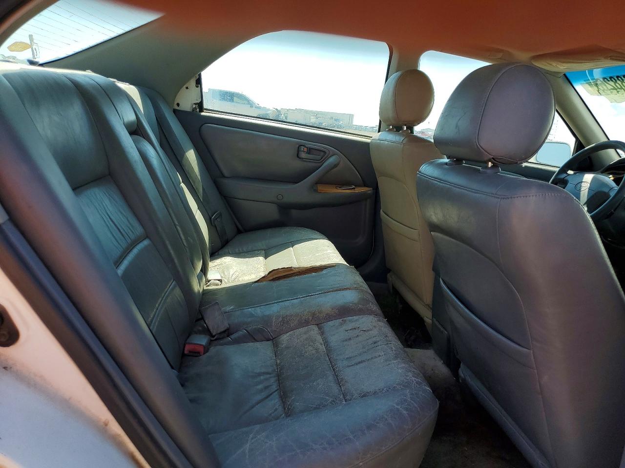2000 Toyota Camry Le V6 White vin: 4T1BF22K9YU944168
