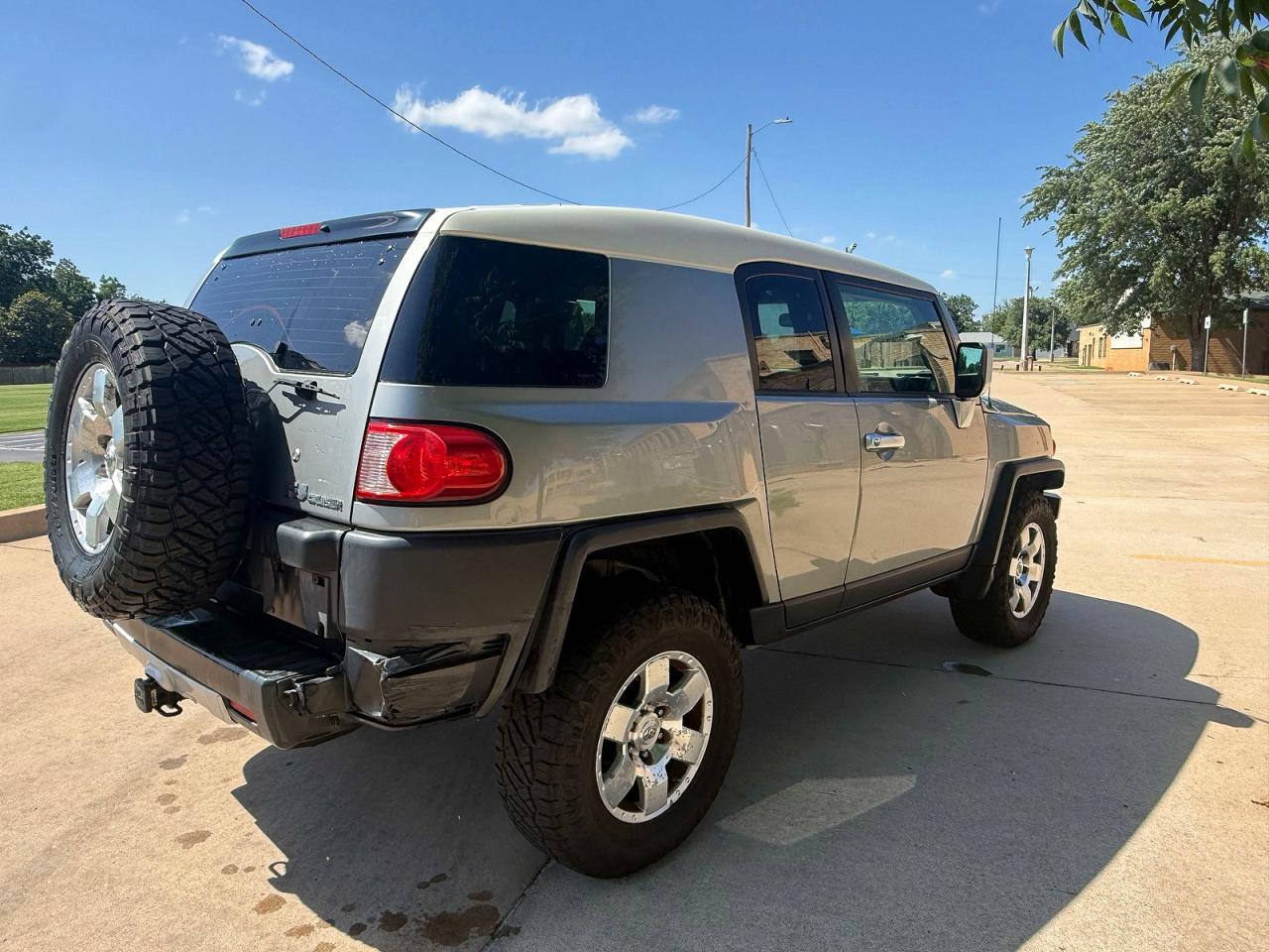 2009 Toyota Fj Cruiser Base Silver vin: JTEBU11F09K067152