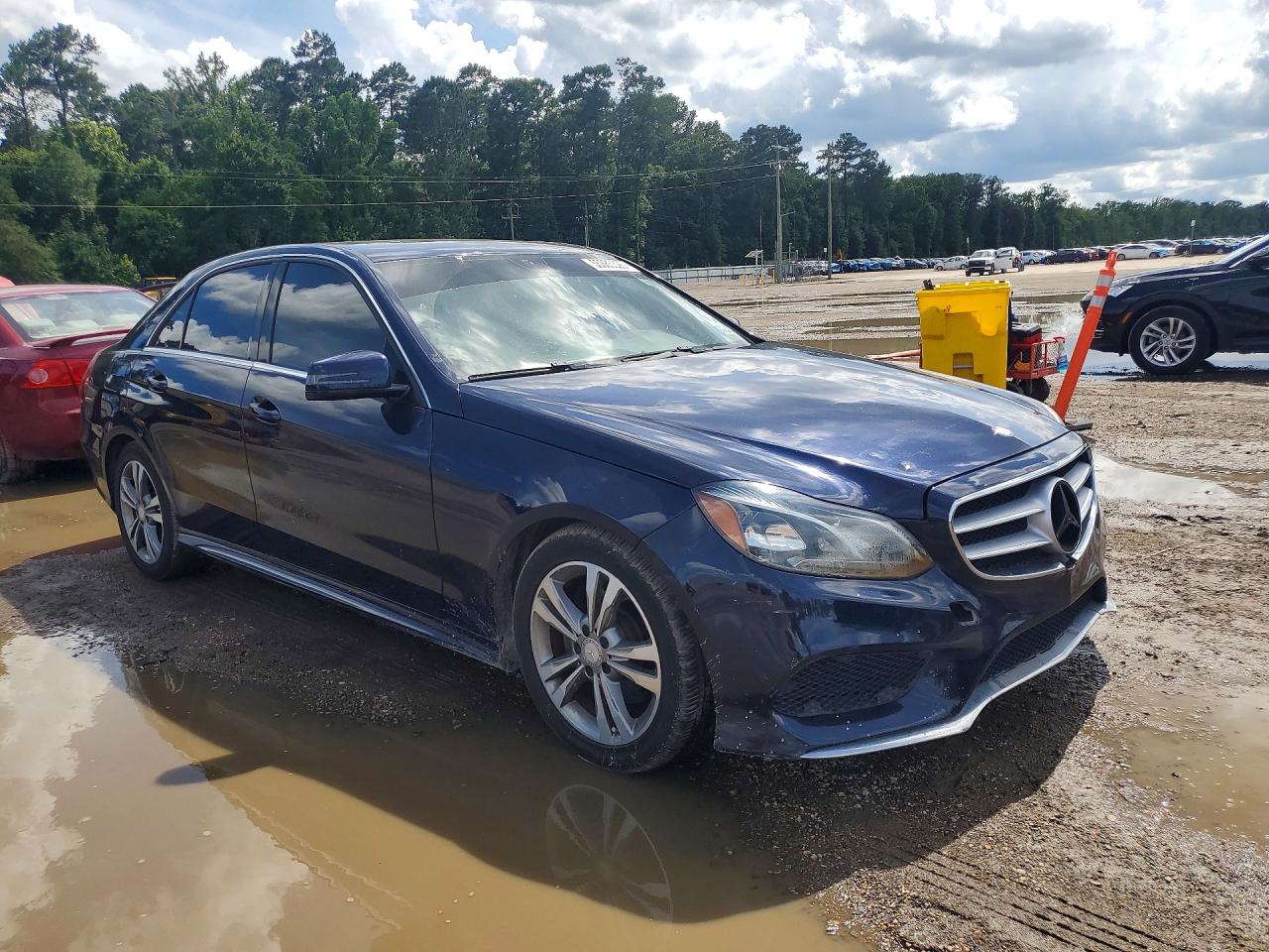 2016 Mercedes-benz E 350 Синий vin: WDDHF5KB7GB186024