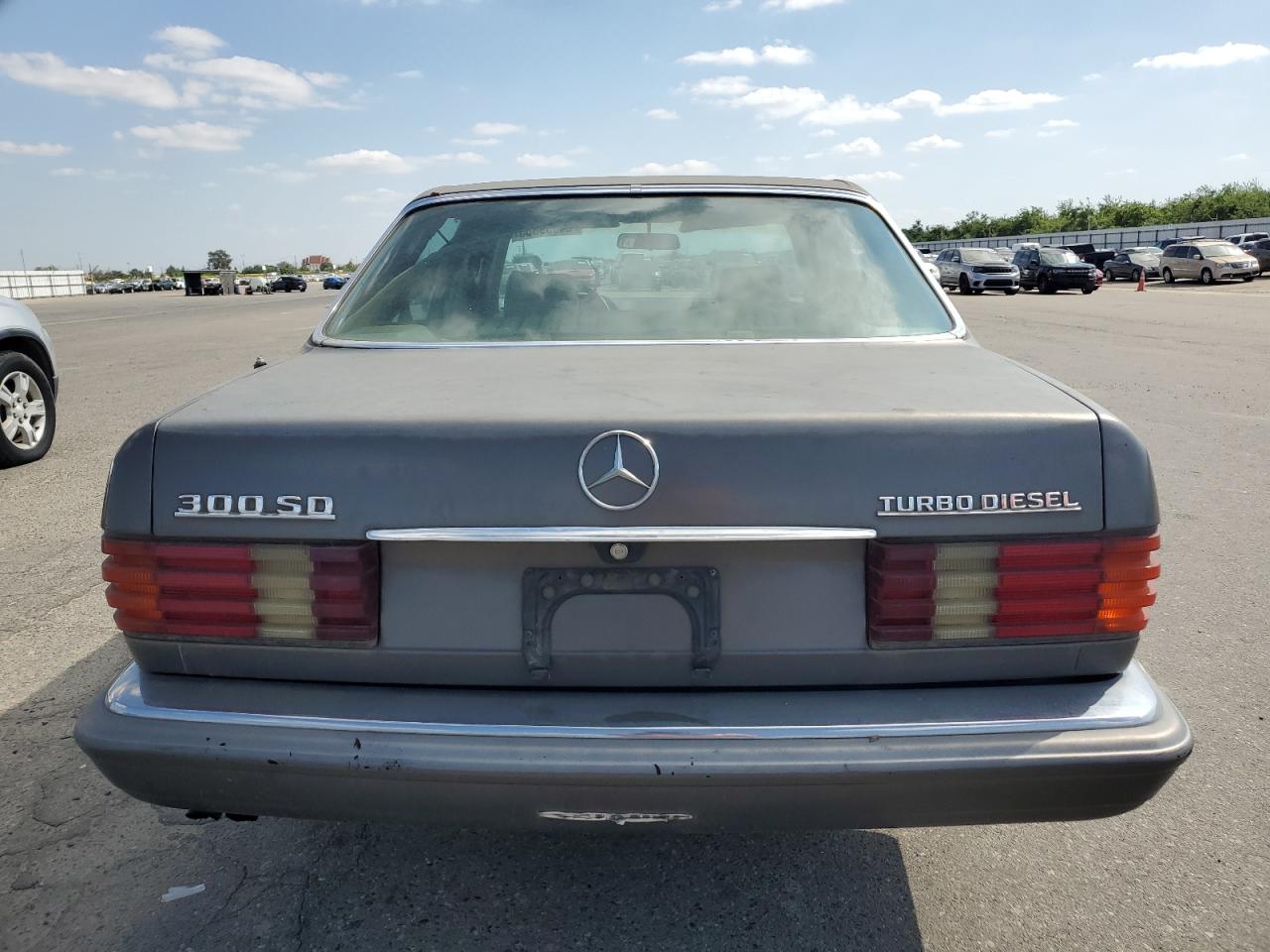 1984 Mercedes-benz 300 Sd Серый vin: WDBCB20A0EA082551