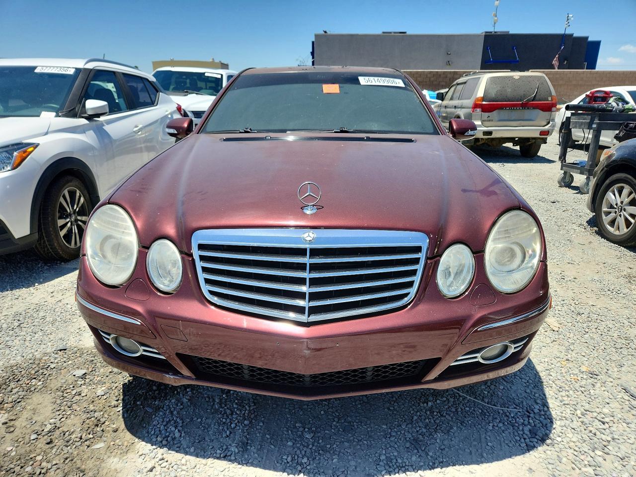 2008 Mercedes-benz E 550 Maroon vin: WDBUF72X08B204329