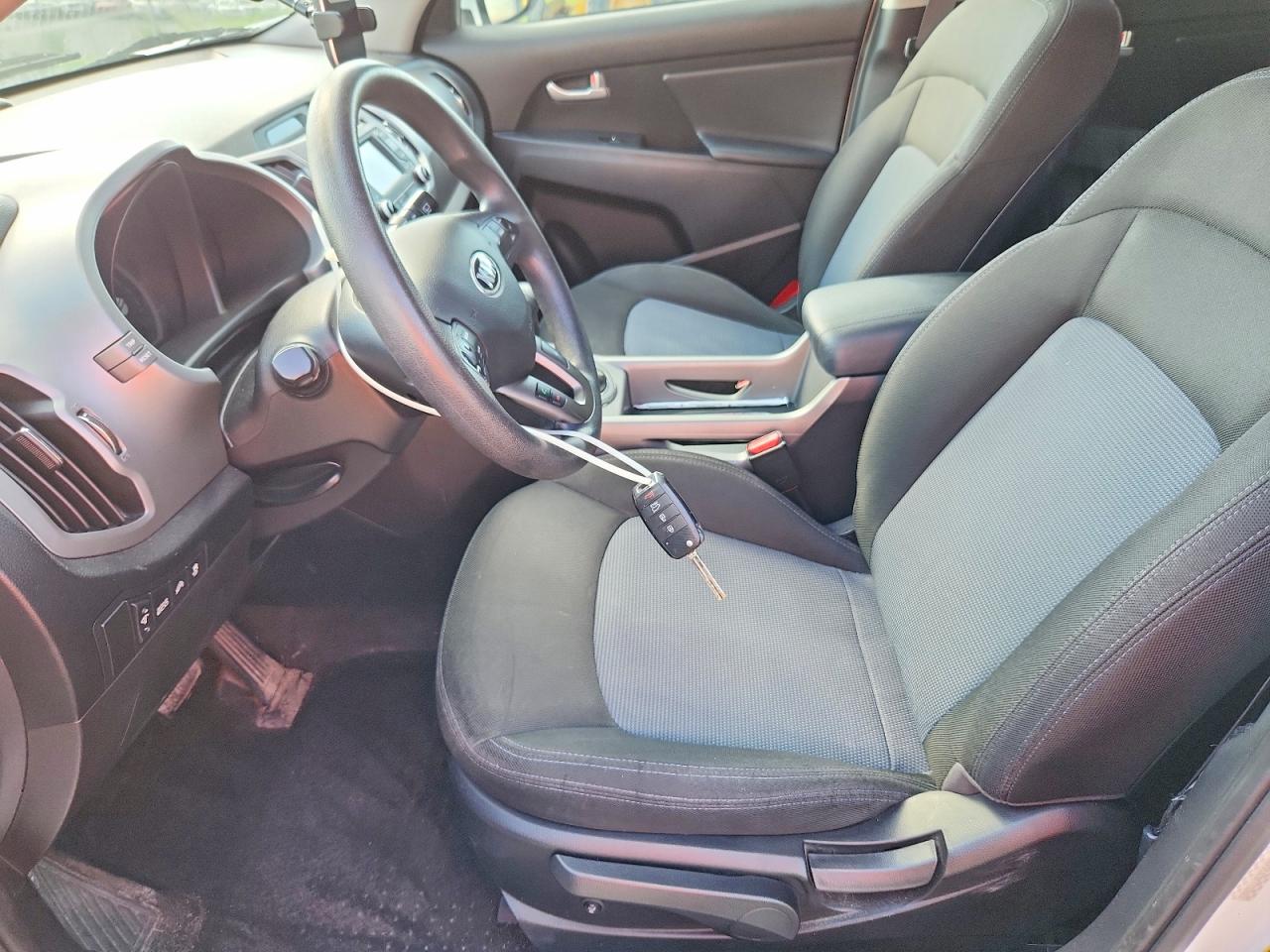 2015 Kia Sportage Lx White vin: KNDPBCAC8F7732623