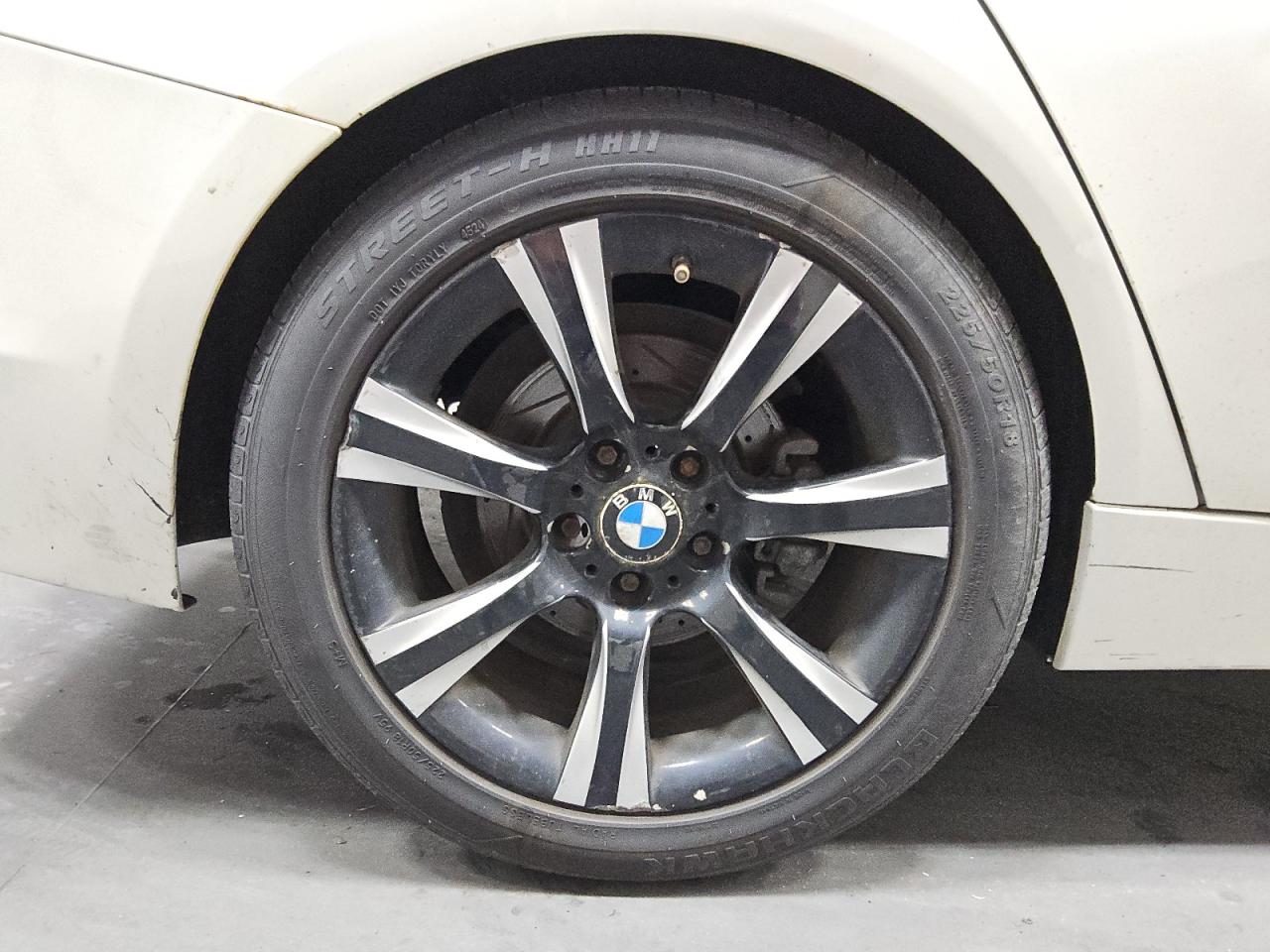 2013 Bmw 328 Xi Белый vin: WBA3B3C55DJ698277 Damage: Right Rear Wheel, Bent, Replacement Required