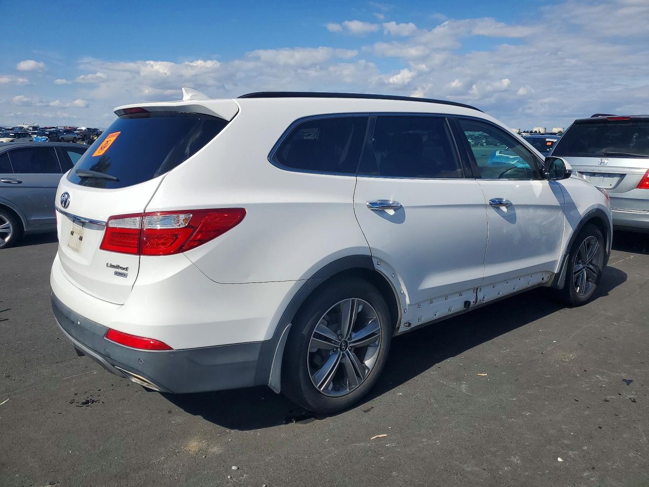 2015 Hyundai Santa Fe Limited White vin: KM8SR4HFXFU095453