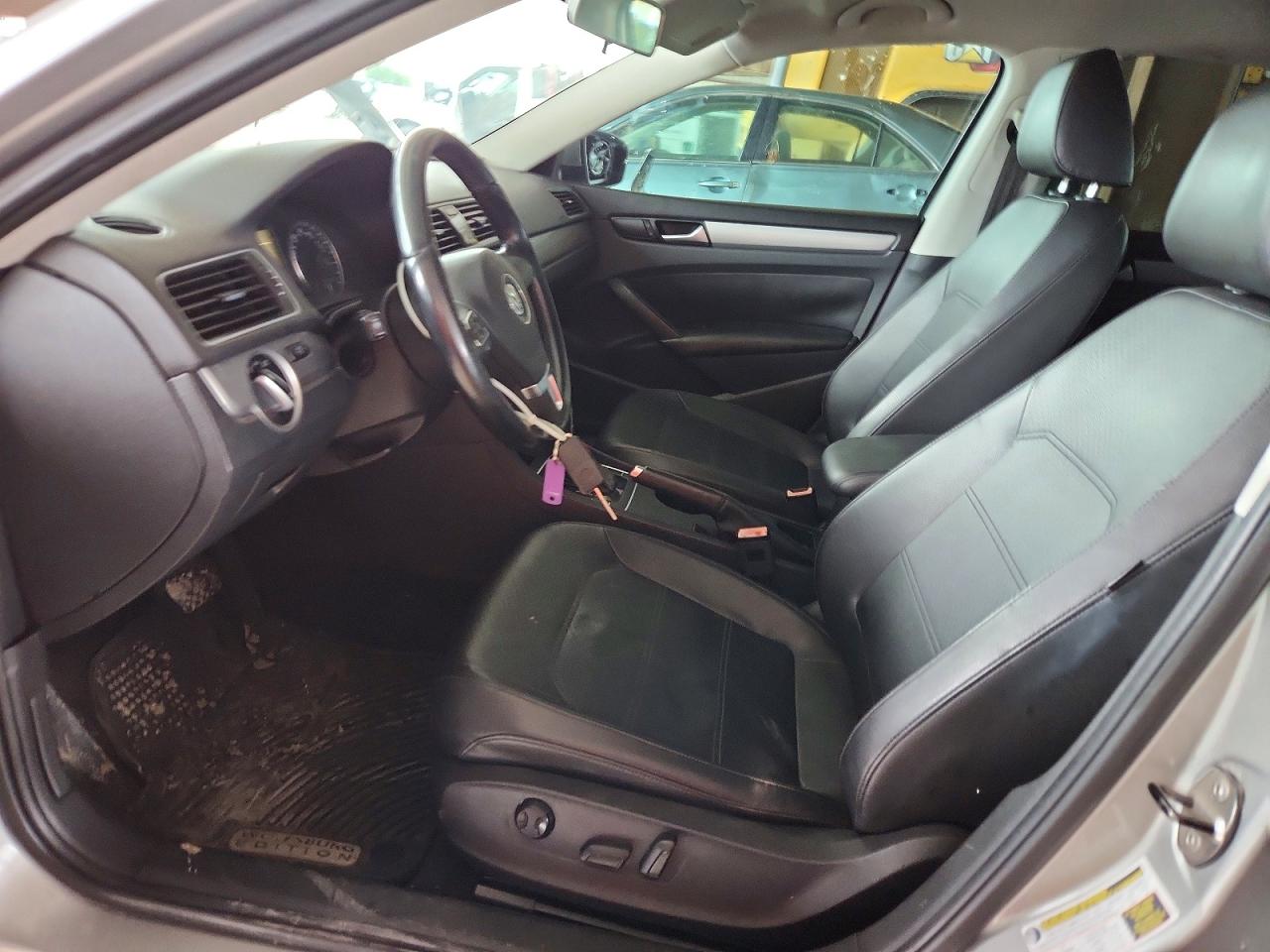 2014 Volkswagen Passat S Silver vin: 1VWAT7A31EC086385