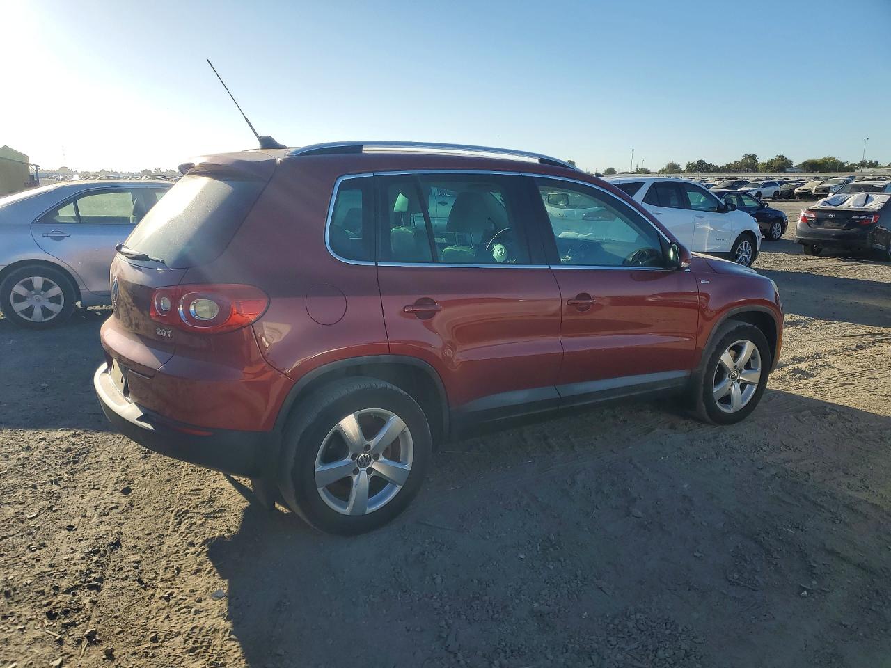2010 Volkswagen Tiguan S Red vin: WVGAV7AX4AW002306