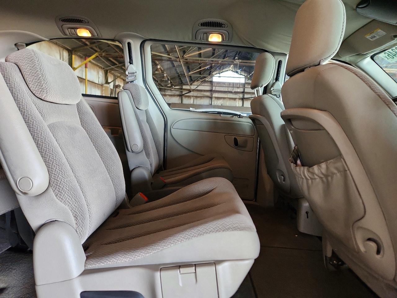 2005 Chrysler Town & Country Touring Tan vin: 2C4GP54L15R524654