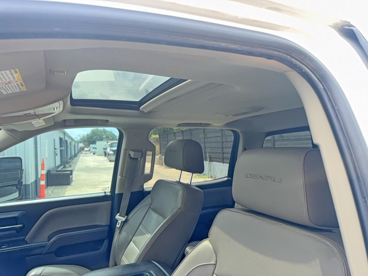 2015 Gmc Sierra K2500 Denali White vin: 1GT120E85FF601018