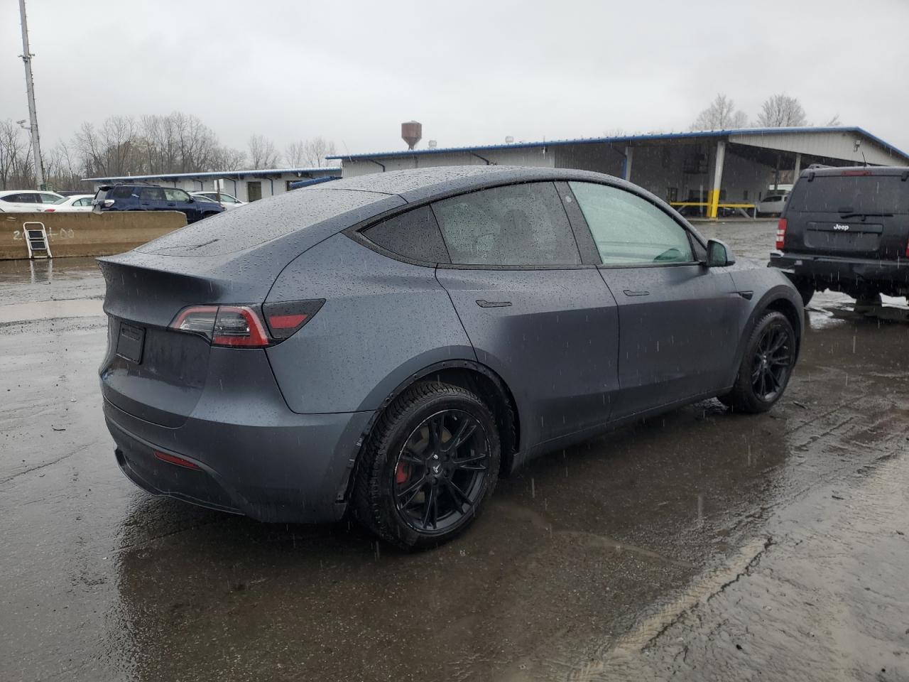 2022 Tesla Model Y Серый vin: 7SAYGDEE8NF308605