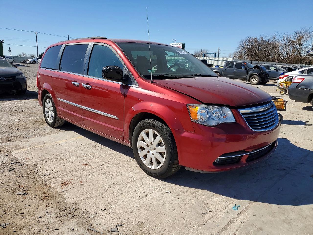 2015 Chrysler Town & Country Touring Red vin: 2C4RC1BG9FR754155