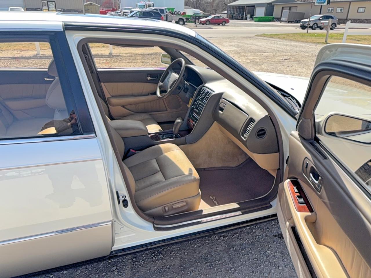 1992 Lexus Ls 400 Base Белый vin: JT8UF11E8N0141128